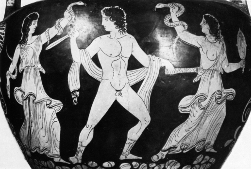 Oreste poursuivi par les Erinyes, Nestoris lucanienne attribuée au Peintre de Brooklyn-Budapest, 380-360 av. J.-C. Musée archéologique de Naples H. 1984, inv. 82124. (Voir François de Lissarrague, « Comment peindre les Erinyes ? », Mètis, 2006, N.S. 4, p. 61 et p. 62).